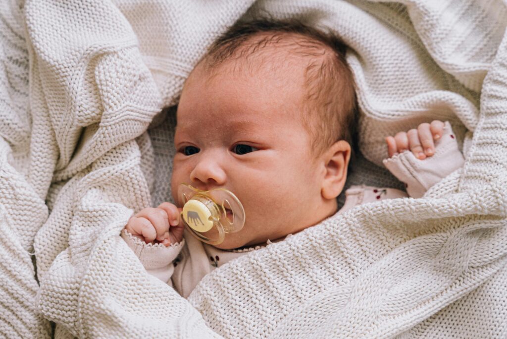 baby in wikkeldeken