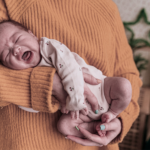 huilcurve ouder met huilende baby